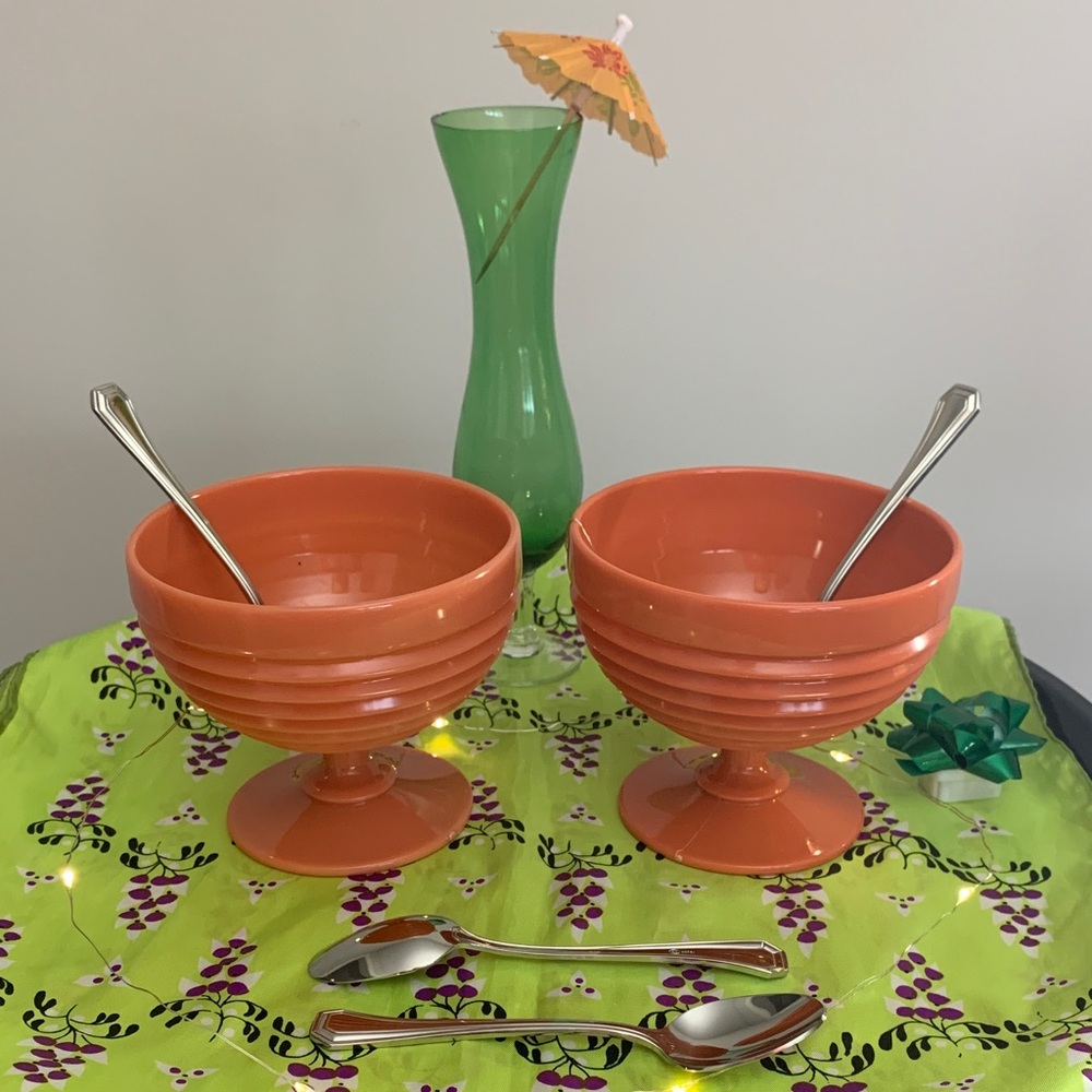 Made in USA 2 Vibrant Orange Dessert Bowls w/ 4 Spoons = 6 Pieces